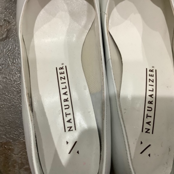 Naturalizer White Bow Pumps 7.5 - Picture 9 of 10